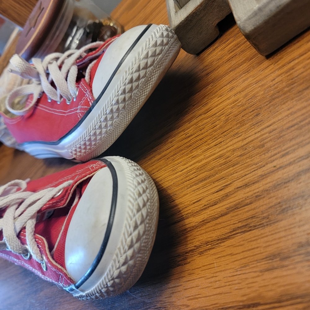 Red Converse All Stars - Picture 2 of 5